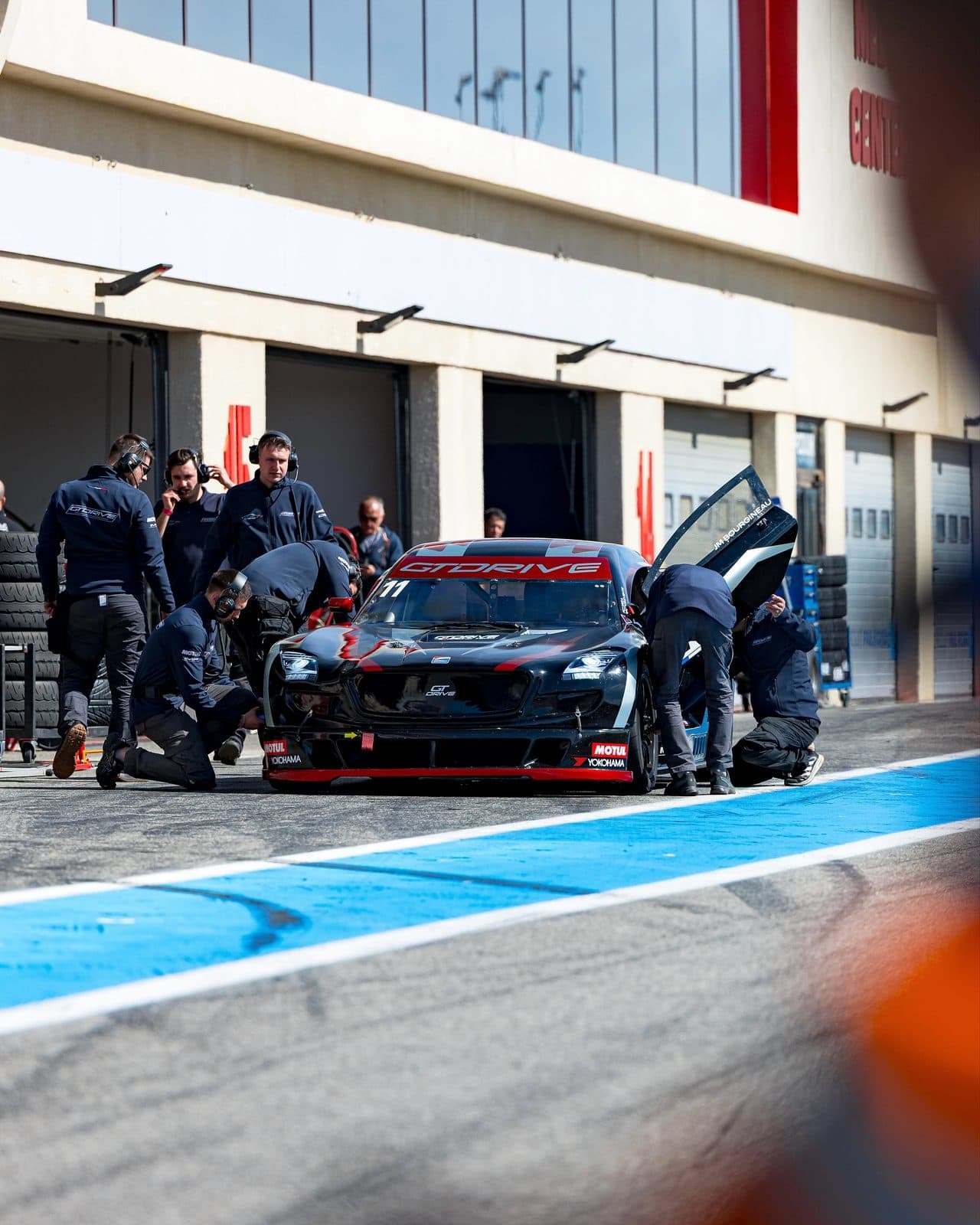 Le garage DMG au Castellet